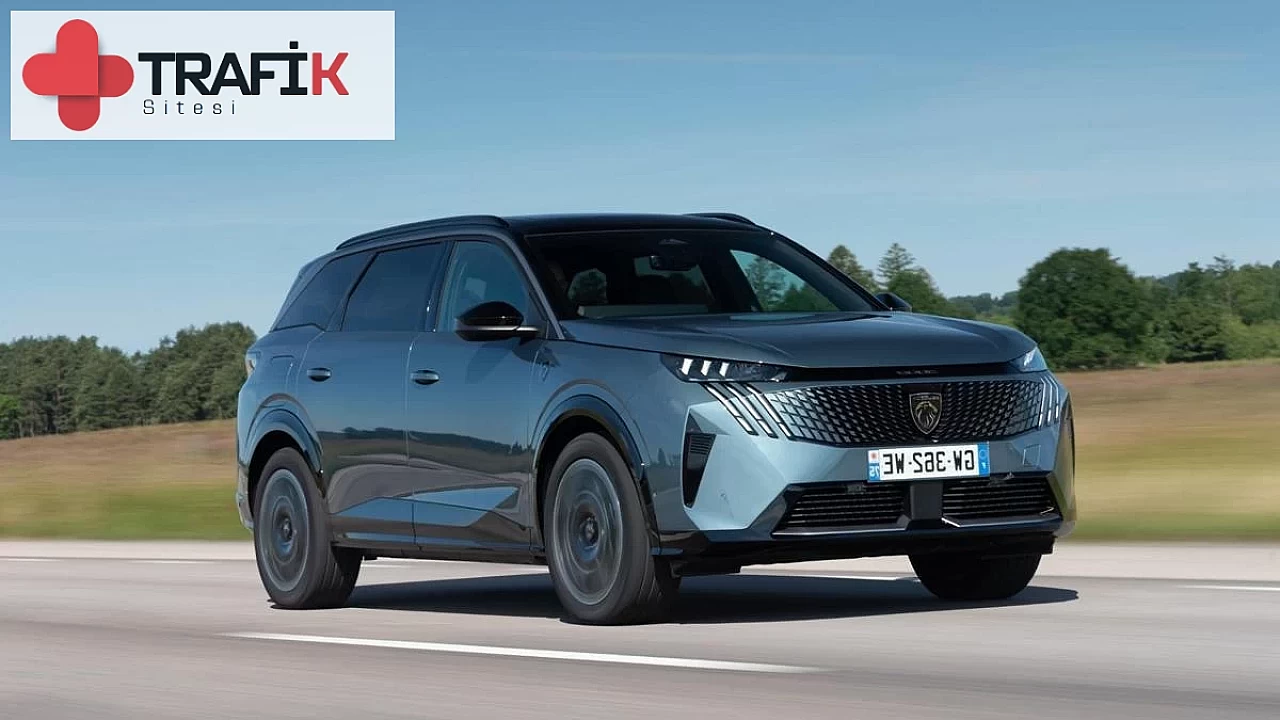 Yeni PEUGEOT 5008 ve E-5008: Geniş İç Hacim ve Elektrikli Performans