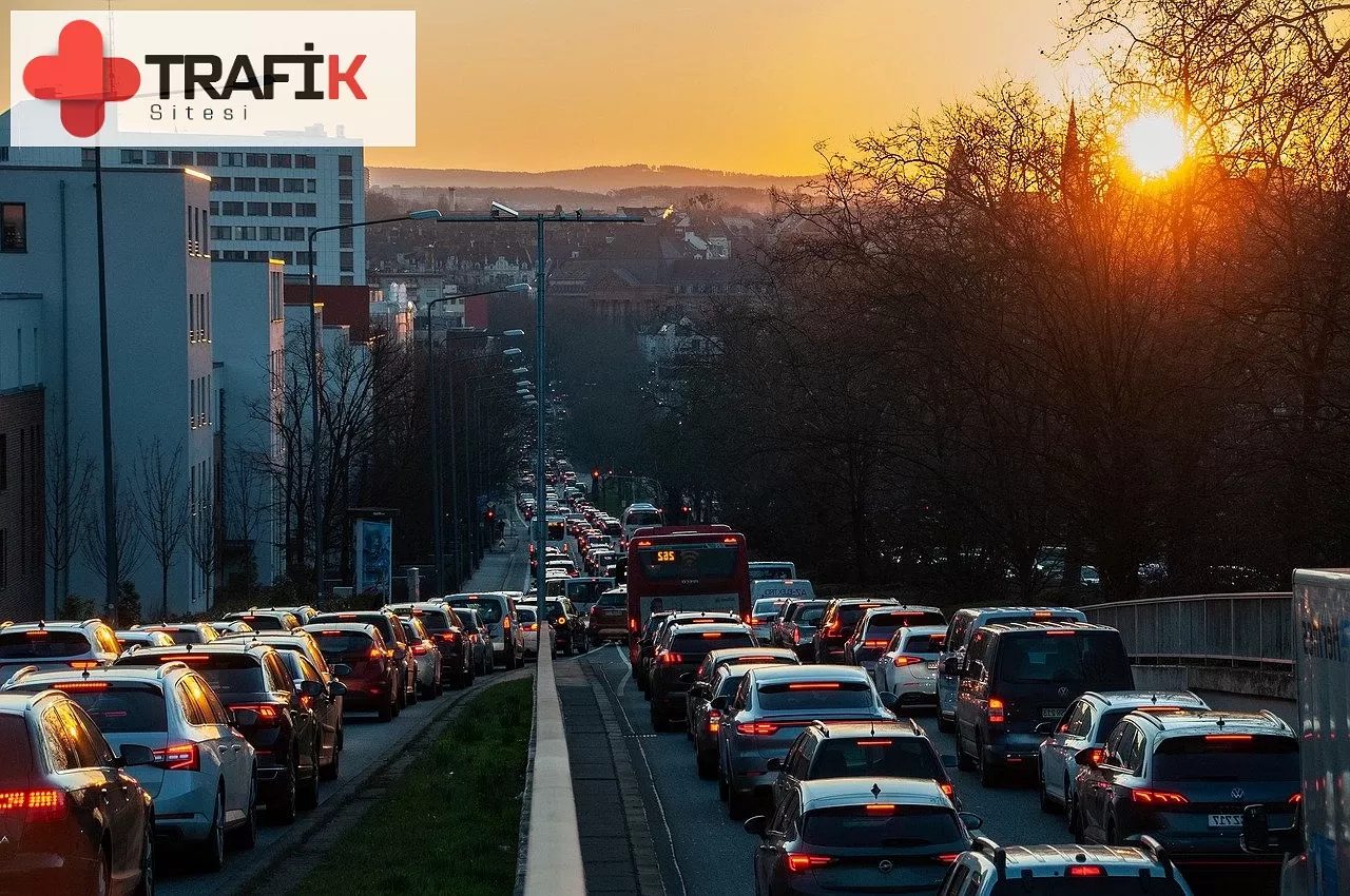 Trafikte İlk Geçiş Hakkı ve Geçiş Üstünlüğü Kimlerdedir?