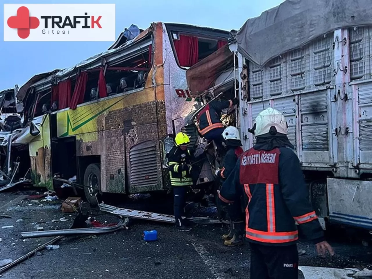 Otobüs şoförünün ihmalleri iddianamede: 13 kişinin öldüğü kazada yağışlı havada 108 km hızla seyrediyordu