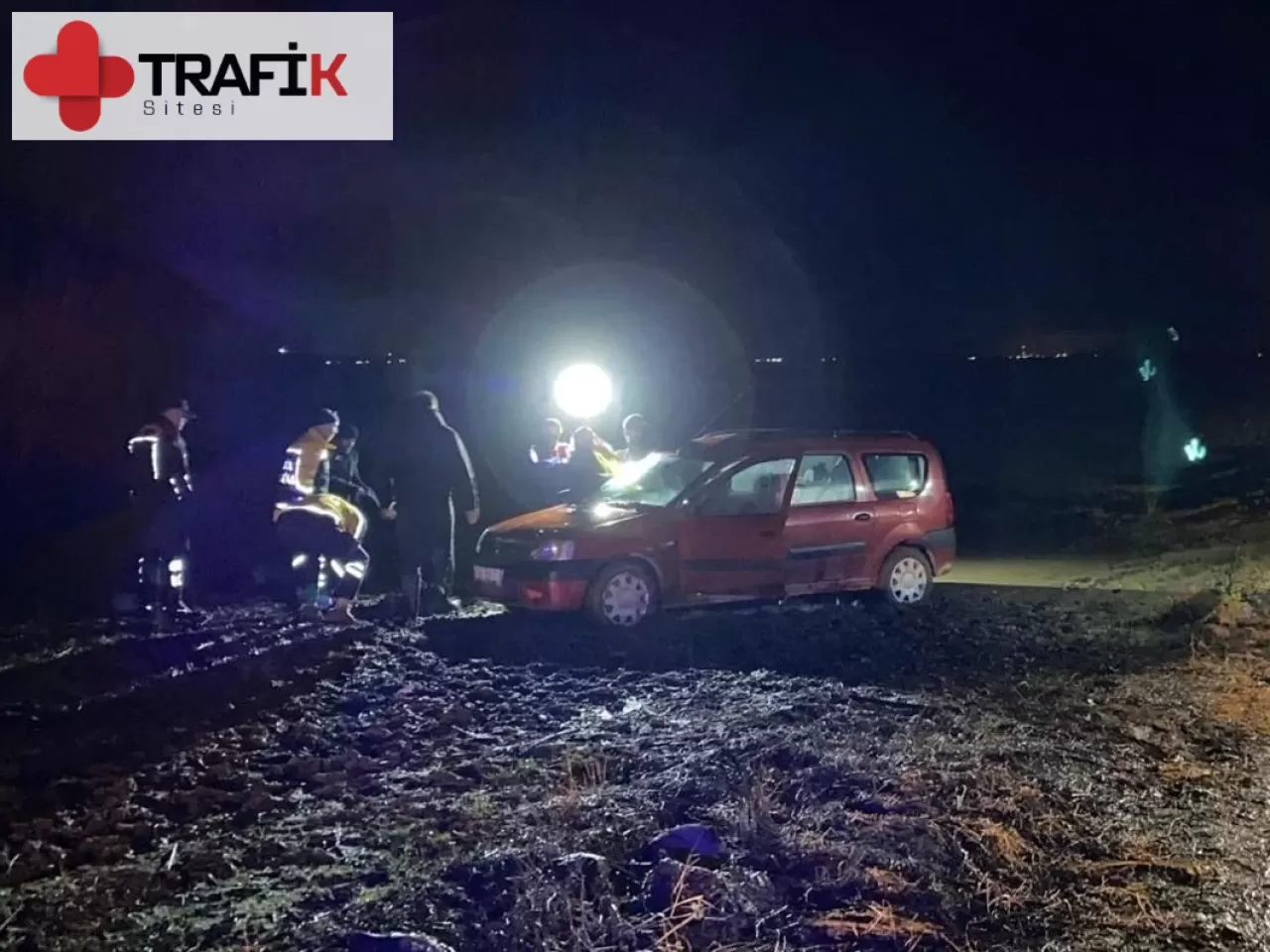 Tarla İçinde Terkedilmiş Araçta Ceset Bulundu