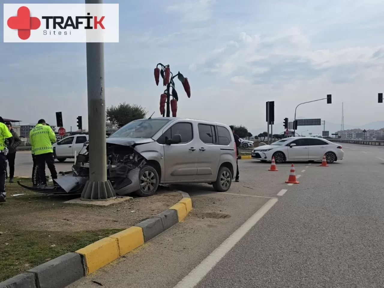 Gaziantep'te Otomobil ile Hafif Ticari Araç Kaza Yaptı: 2 Yaralı