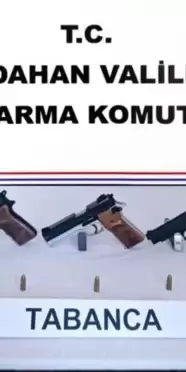 Ardahan'da Otomobilde 5 Adet Ruhsatsız Tabanca Bulundu