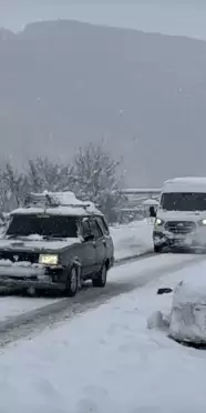 Tamirciler, Kar Yağışı Nedeniyle Yoğun Çalışıyor: Kazaların Maliyeti 500 Bin Liraya Ulaştı