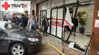 Cipin Çarpmasıyla Otomobil Acil Servise Savruldu, Sürücü Yaralandı!