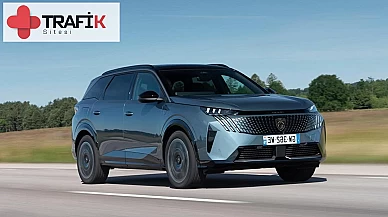 Yeni PEUGEOT 5008 ve E-5008: Geniş İç Hacim ve Elektrikli Performans