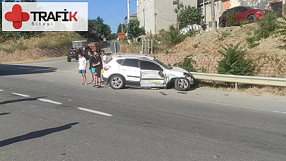 Edirne'de taksiyle otomobil çarpıştı; yaralanan 6 kişi, plaj şemsiyeleriyle güneşten korundu