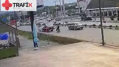 Motosiklet ile kamyonet çarpıştı: 2 çocuk yaralandı