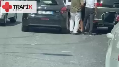 İstanbul Başakşehir'de yaşanan yol tartışması kameraya yansıdı