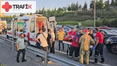 İstanbul Bağcılar'da Arıza Yapan Araca Çarpan Hafif Ticari Araçta 5 Yaralı!