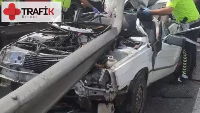 Trafik Kazasında Otomobil Bariyerlere Çarptı: 1 Ölü, 2 Yaralı