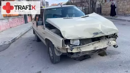 Karaman'da Otomobil ile Minibüs Kaza Yaptı: 1 Yaralı