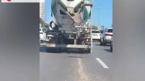 İstanbul'da Beton Mikseri Sürücüsüne Yola Harç Döktüğü İçin Ceza Kesildi!