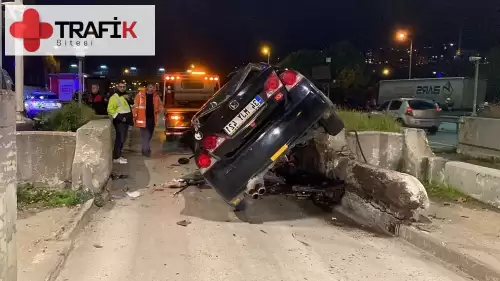 Hurdaya dönen araçtan sağ çıkan genç, kendi canını unutup arkadaşlarının derdine düştü.