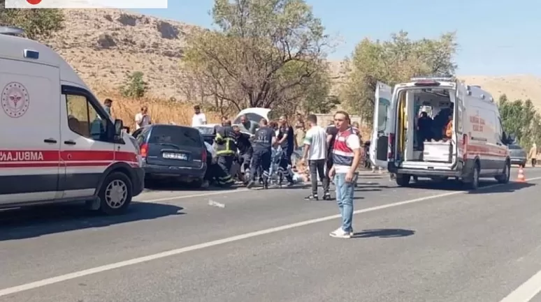 Mardin'de Meydana Gelen Trafik Kazasında 12 Kişi Yaralandı