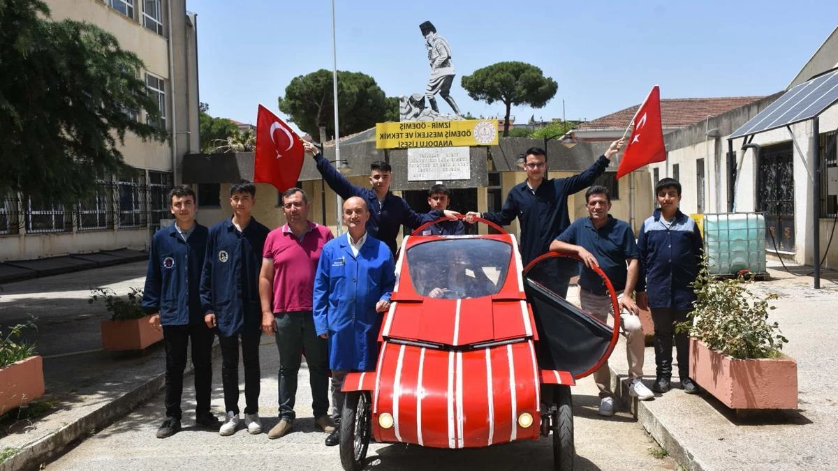 Öğrencilerin Geri Dönüşümden Ürettikleri Elektrikli Araba Başarıya Ulaştı