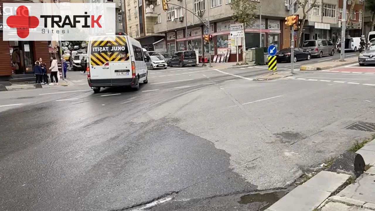 İstanbul Bayrampaşa'da Kafa Kafaya Çarpışan İki Motosikletliden Biri Ağır Yaralandı