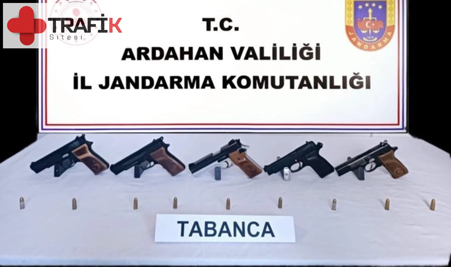 Ardahan'da Otomobilde 5 Adet Ruhsatsız Tabanca Bulundu