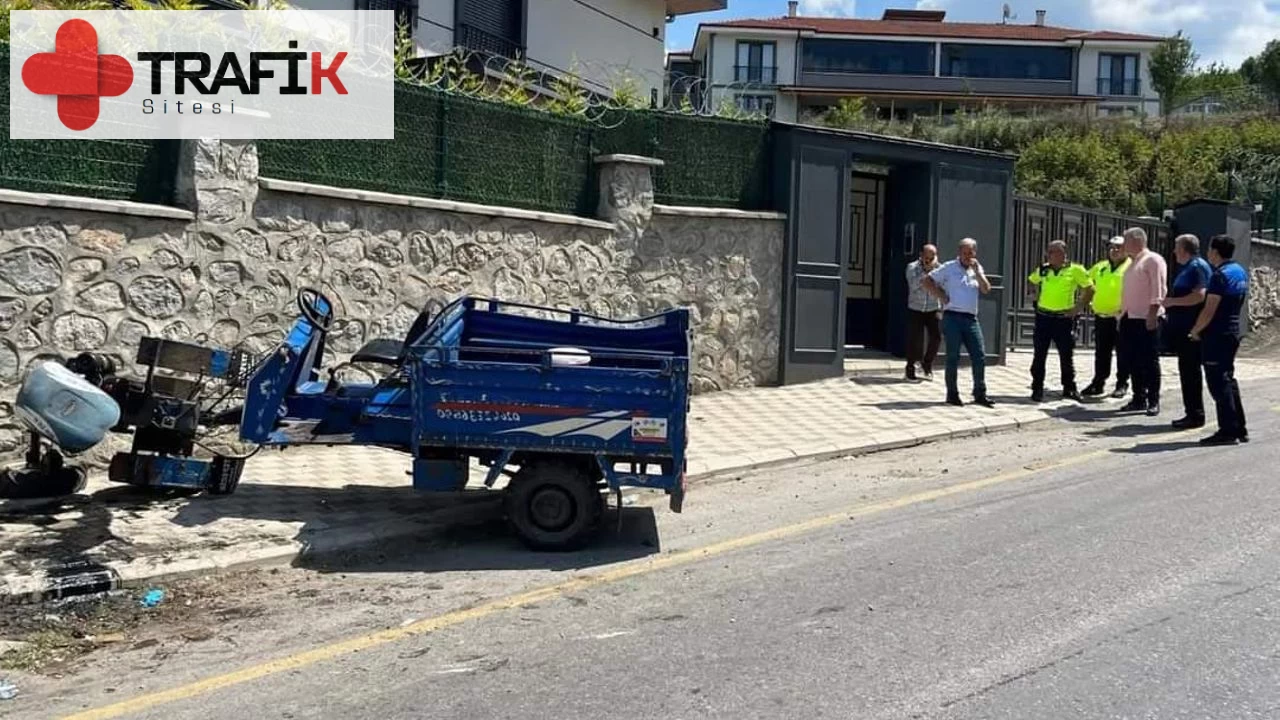 Serdivan'da Fındık İşçilerini Taşıyan Pat Pat Elektrik Direğine Çarptı: 1 Ölü, 7 Yaralı!