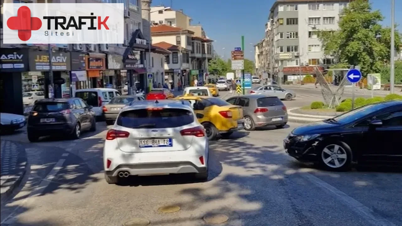 Bursa'nın Tarihi Çekirge Meydanı Trafiğe Mahkum