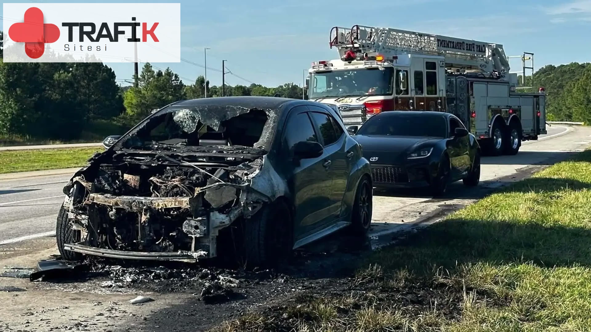 İki adet Toyota GR Corolla, nedensiz yere alev aldı