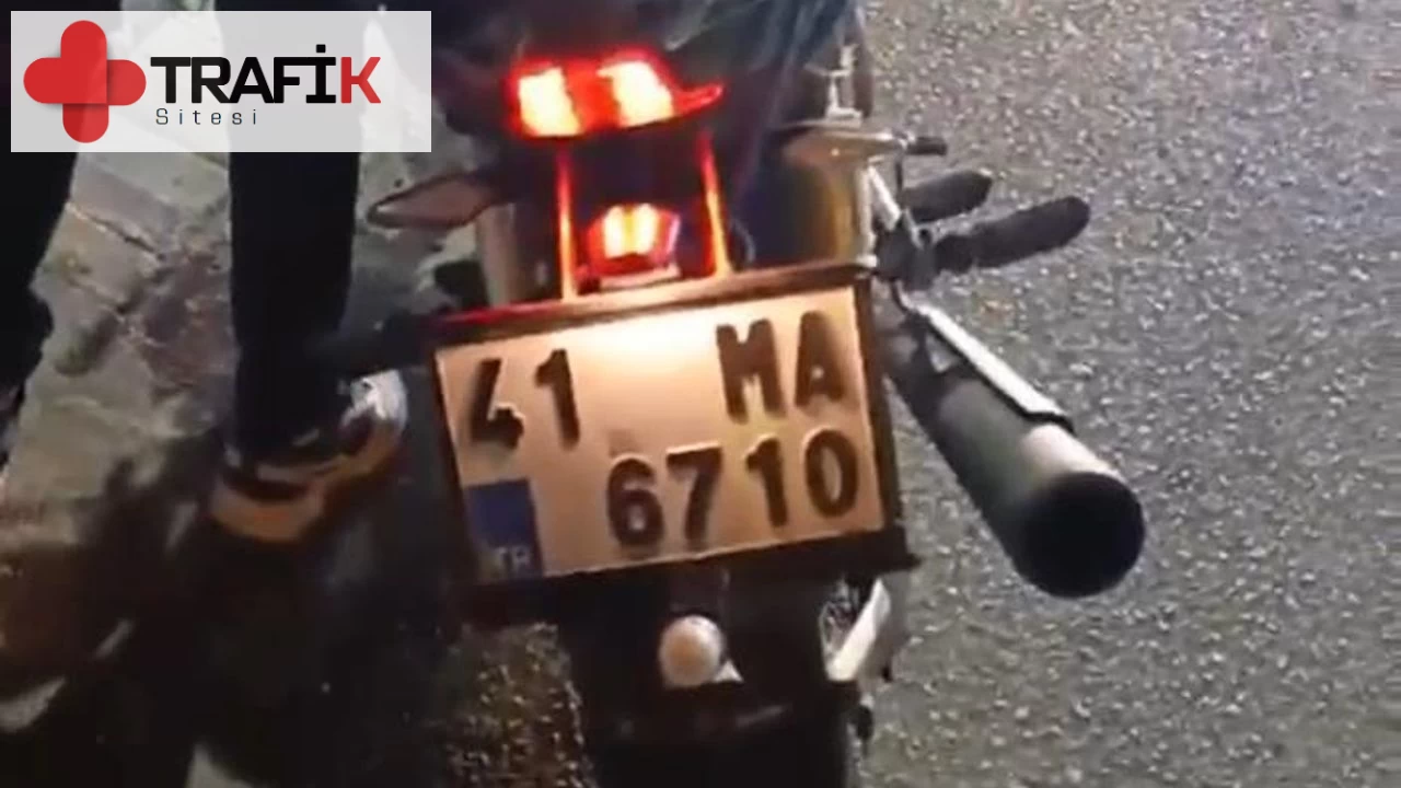 Polis, Suriyeli Motor Sürücüsüne Önce Ceza Kesti, Sonra Egzoz Sesini Dinletti