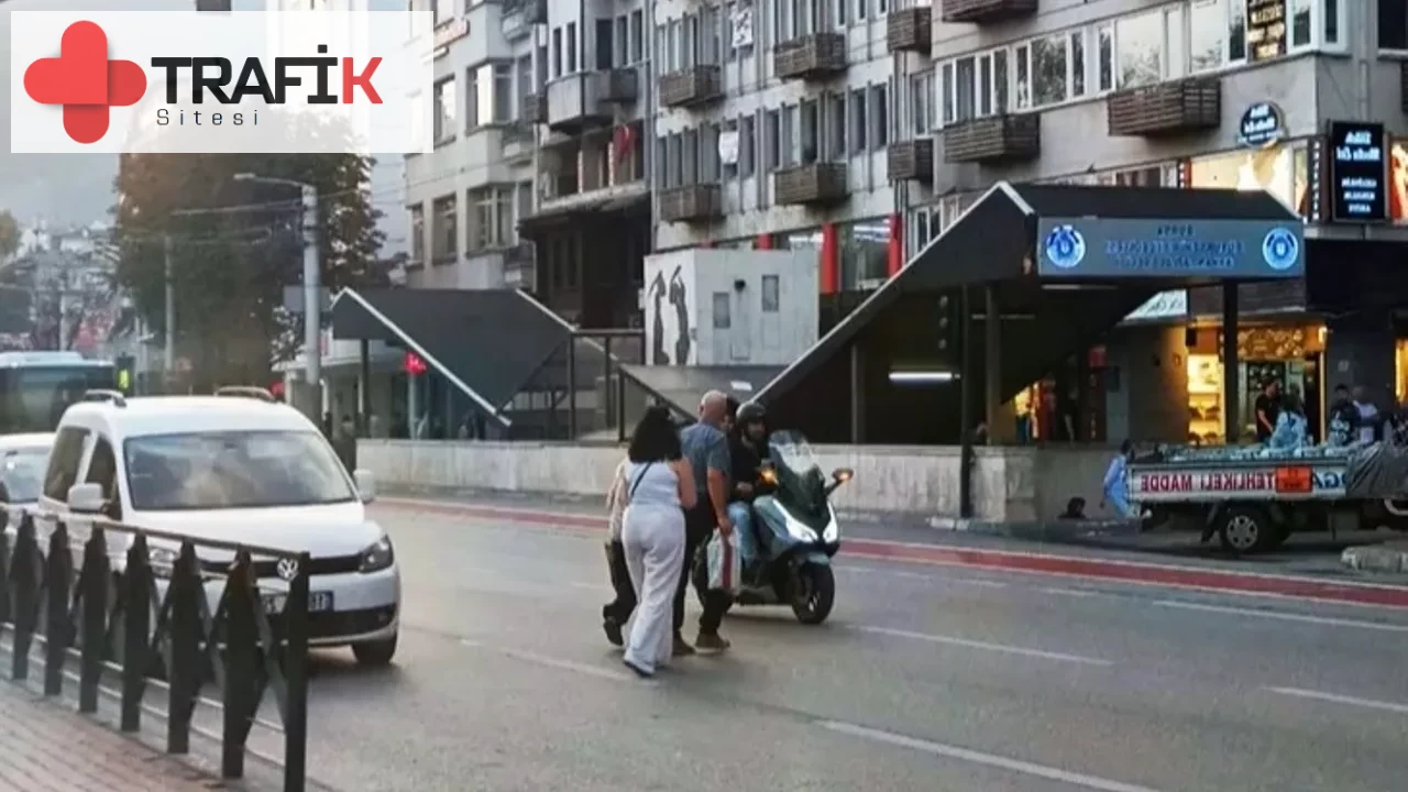 Bursa'da Atatürk Caddesi'nde Yaya Trafiği Problemi Artıyor