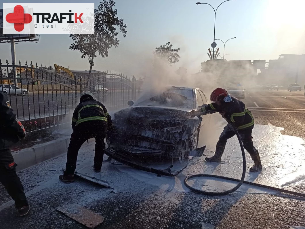 Zincirleme kaza sonucu araç alev aldı